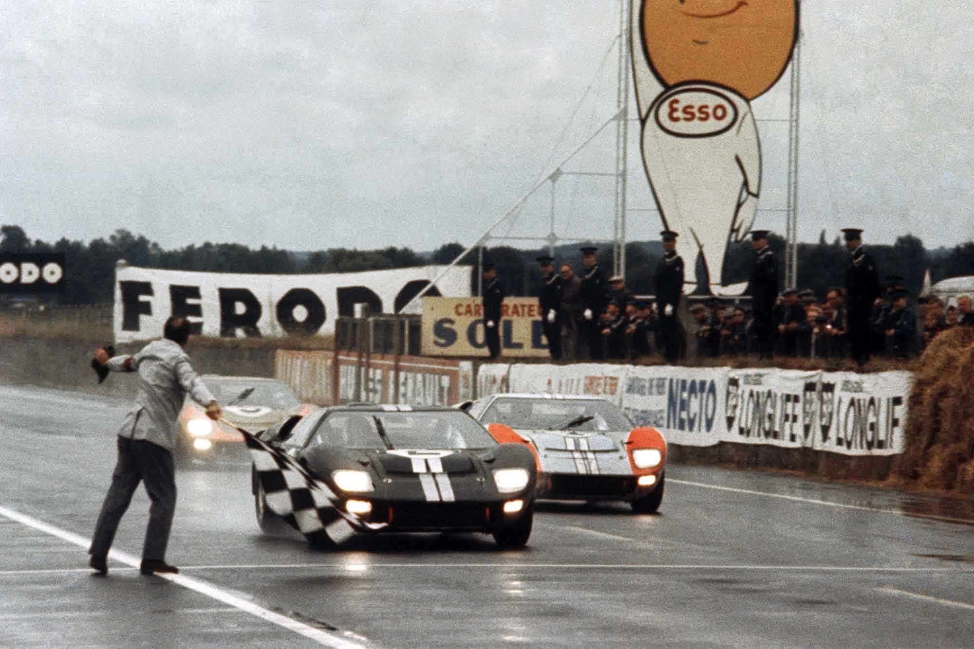 - John Wickham, propietario del equipo Bentley que ganó la carrera de Le Mans, fallece a la edad de 73 años.